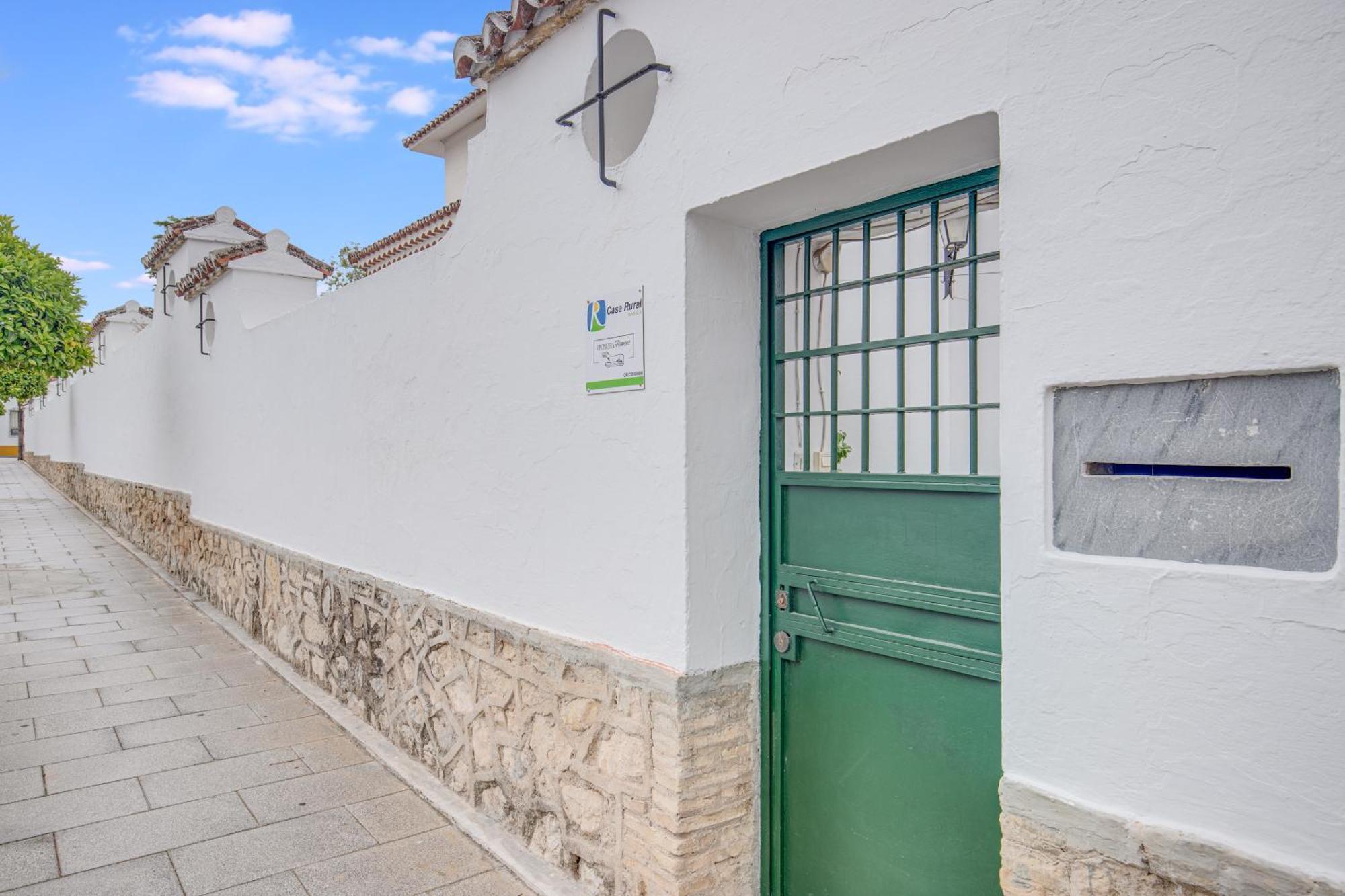 -Iponubahomes- Centrica Casa Con Jardin Y Chimenea Baena Bagian luar foto